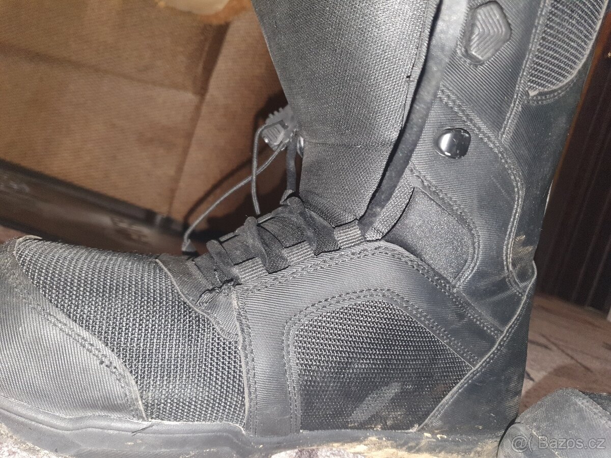 Snowboard s vázáním a botama - 14