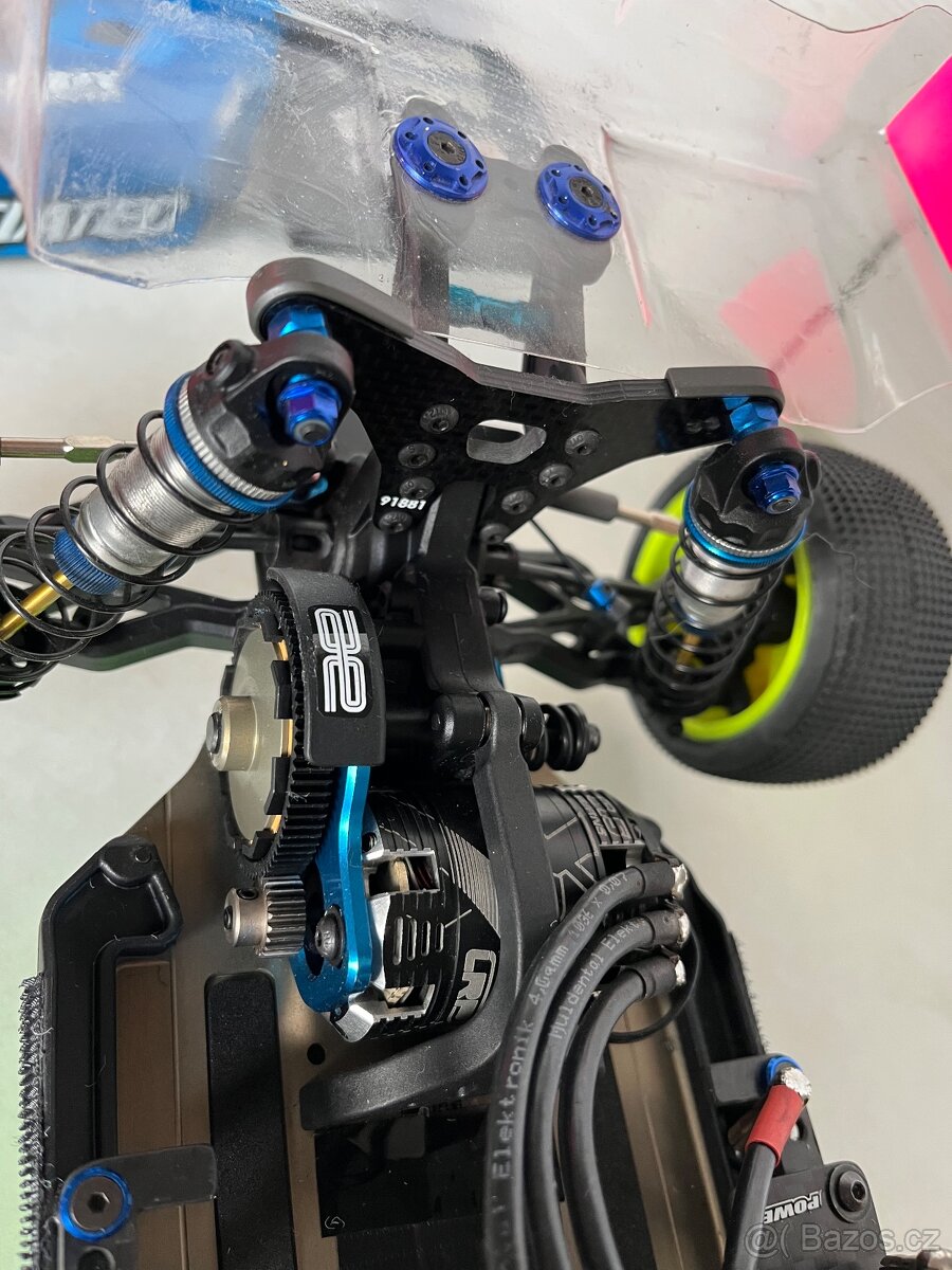 RC auto Team Associated B 6.3 - 14
