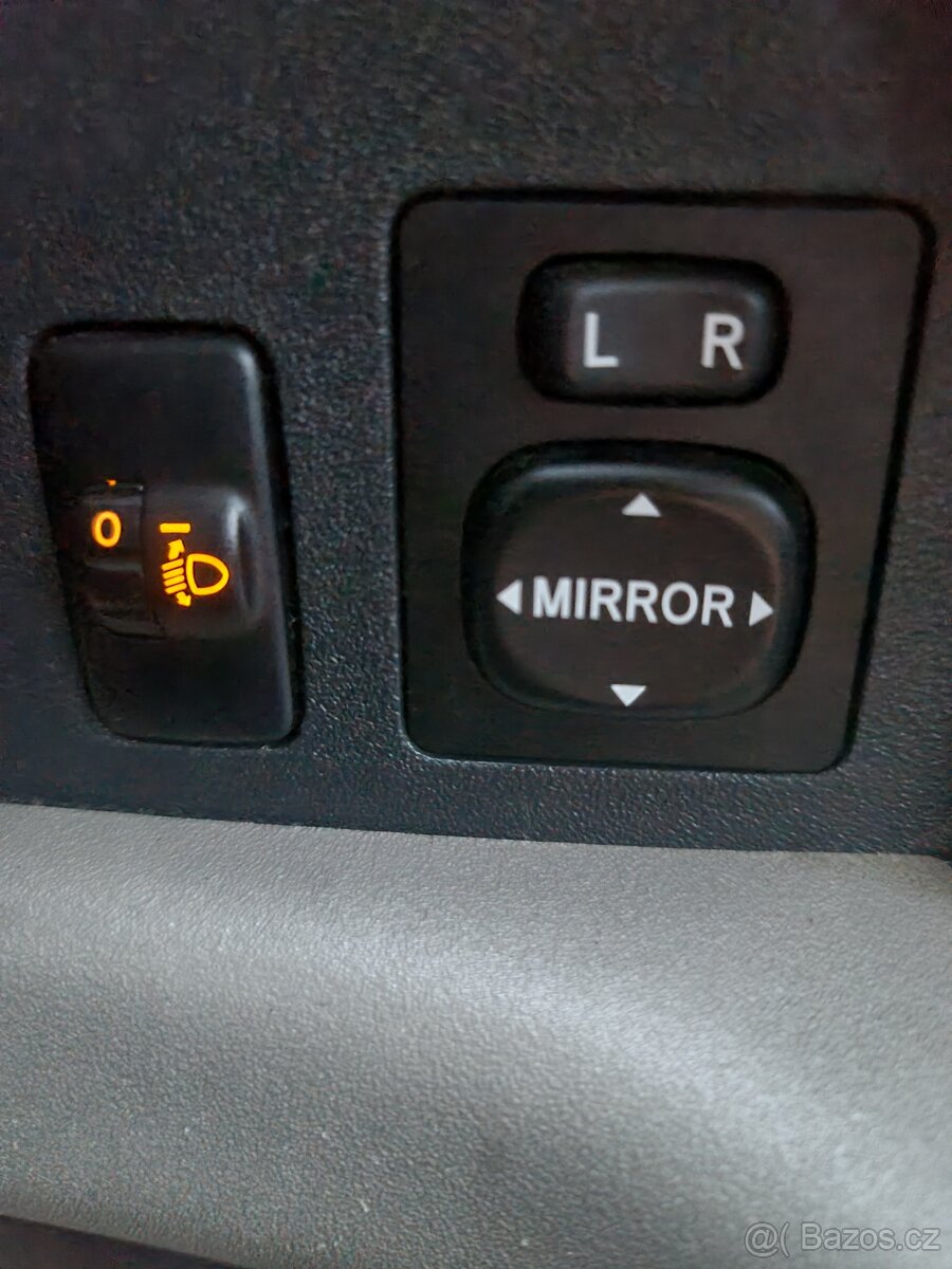 Daihatsu Sirion 4x4 1.3 16V, 64kW, 8/2006, klima - 14