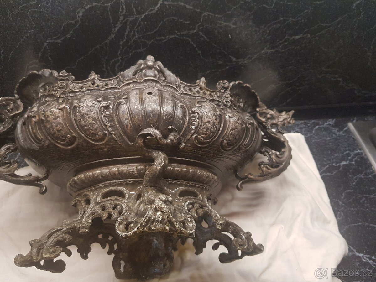 ZARDENIERA VELKA Okridleni draci - 14