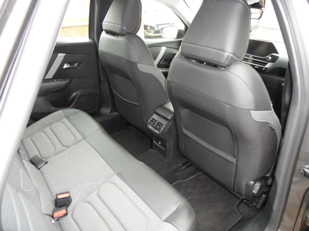 Citroen C4 1.2 PureTech,81kw,plná výbava,naj.105000km - 14