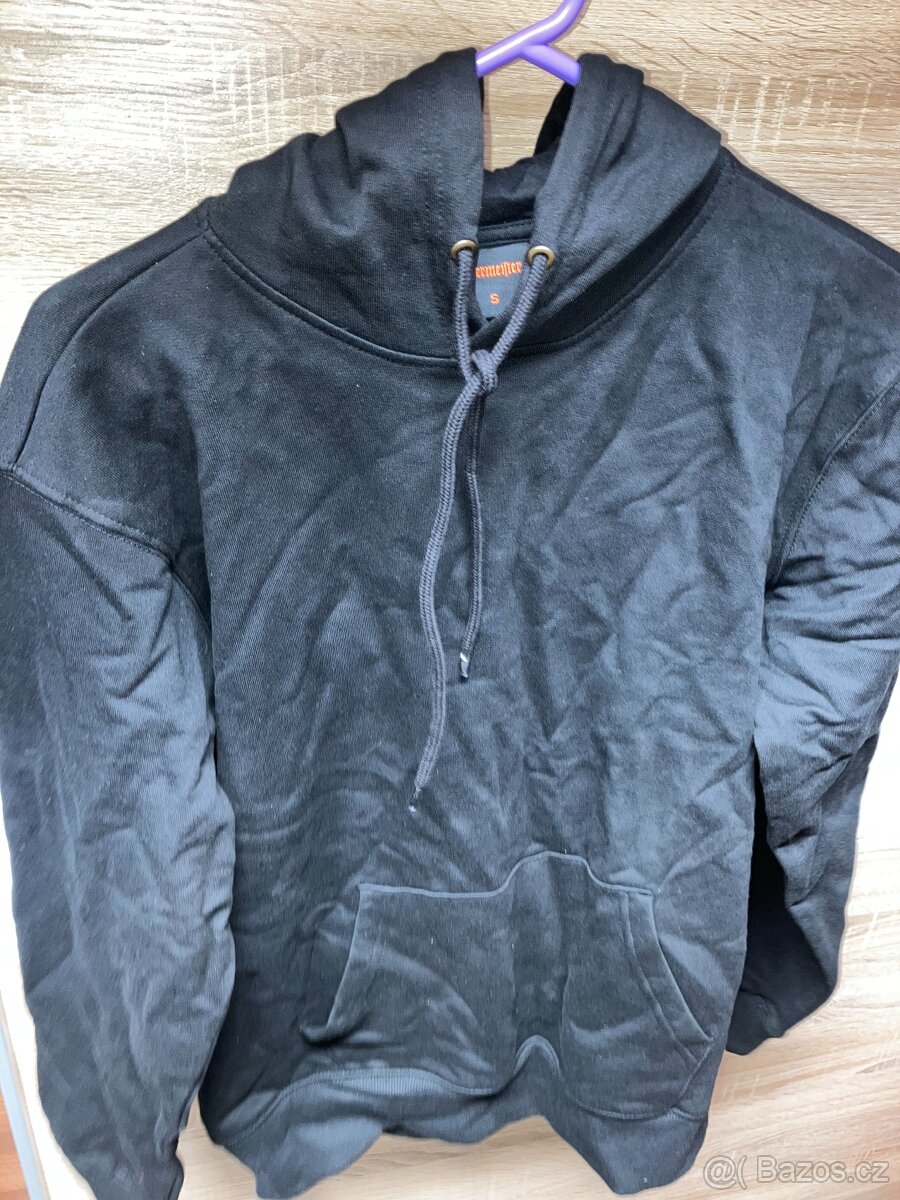 ČERNÉ MIKINY A TRIKA - NOVÉ/NEPRANÉ - 14