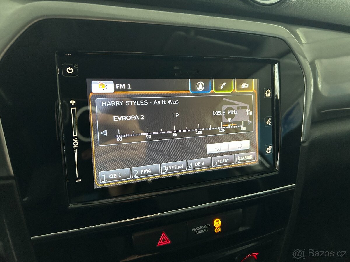 Suzuki Vitara 1.6i 4x4,SHINE,SERVISKA,TAŽNÉ - 14