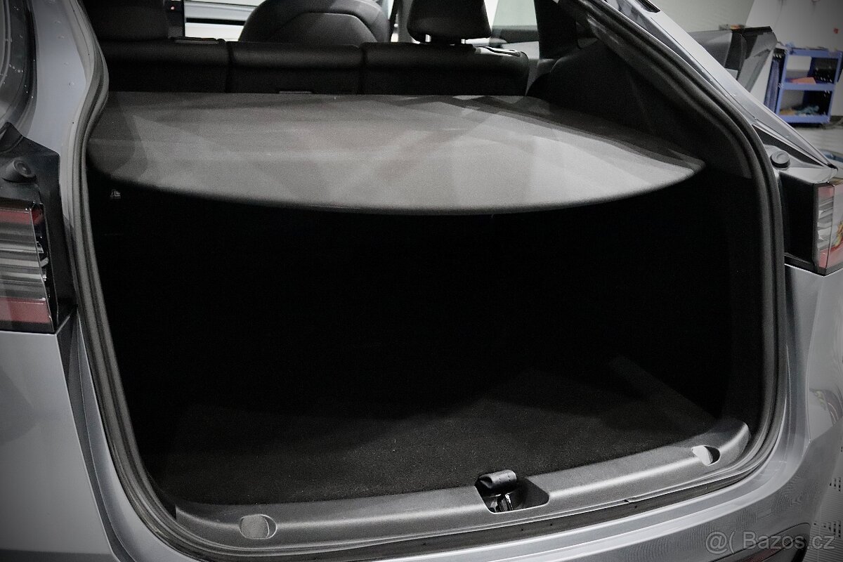 Tesla Model Y Long Range Dual Motor AWD REZERVOVÁNO - 14