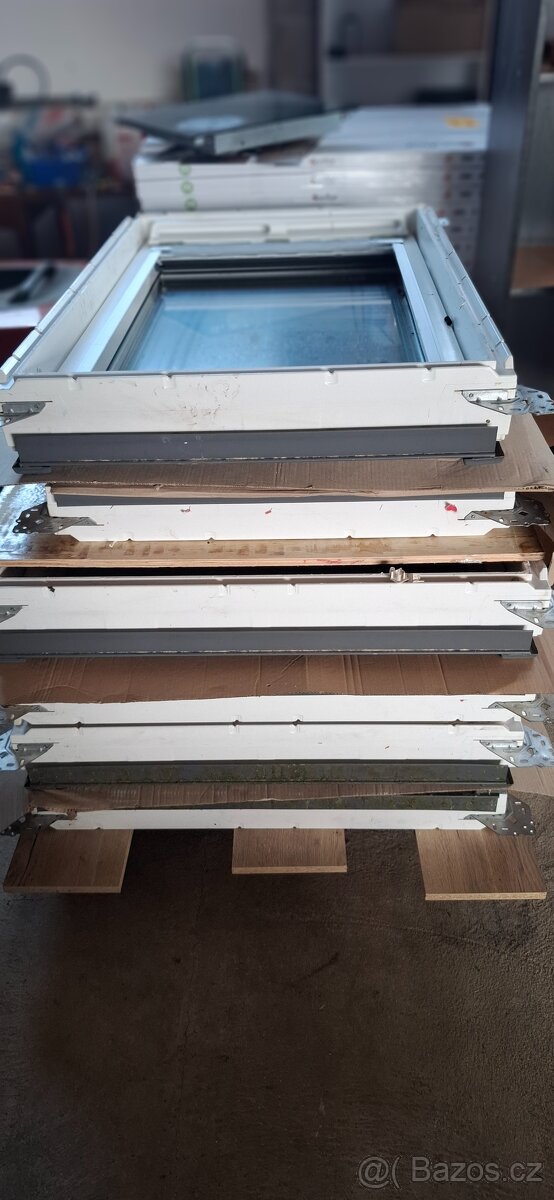 Velux Střešní okno Plastové okno - 14