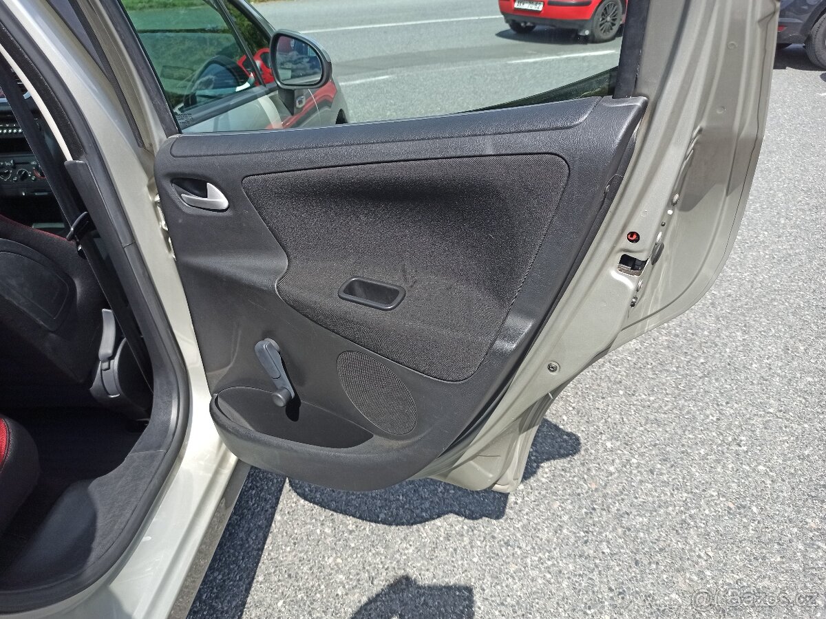 Peugeot 207 1.4 VT-i 70kW SW PANORAMA ČR, 2.MAJITEL - 14