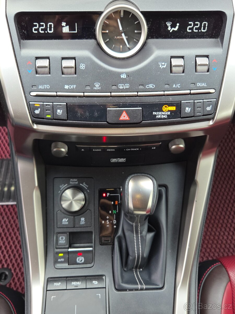 Lexus NX 300h 114kw LUXURY MAX rok 2018 - 14