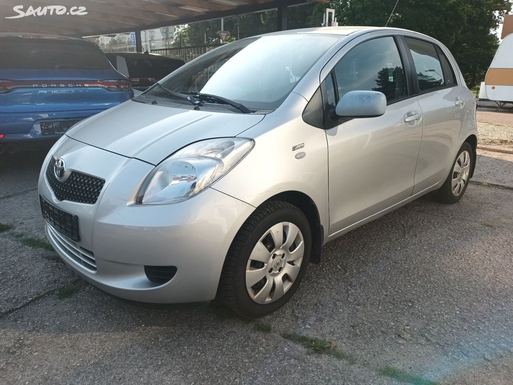 Toyota Yaris, 1.3VVT-I 63KW servisovaný - 14