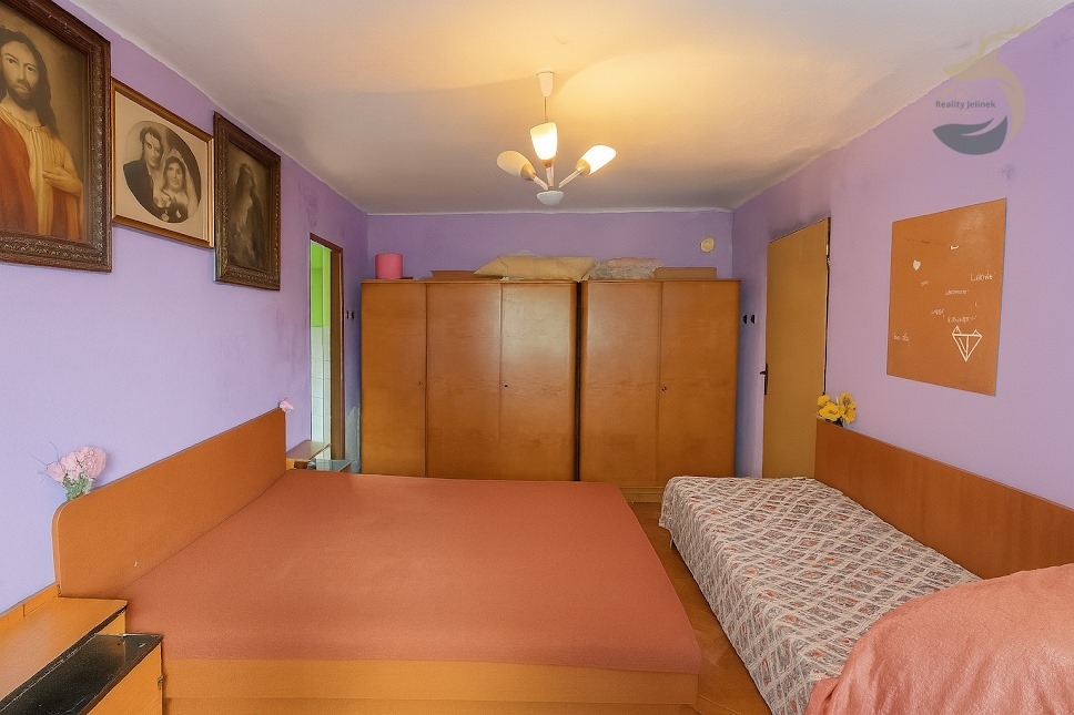 Rodinný dům + 2000 m² stavebního pozemku v Drahách u Myslíva - 14