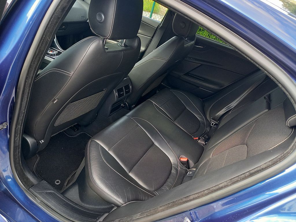 Jaguar XE 2.0D R-Sport Klima+Automat+Navi - 14