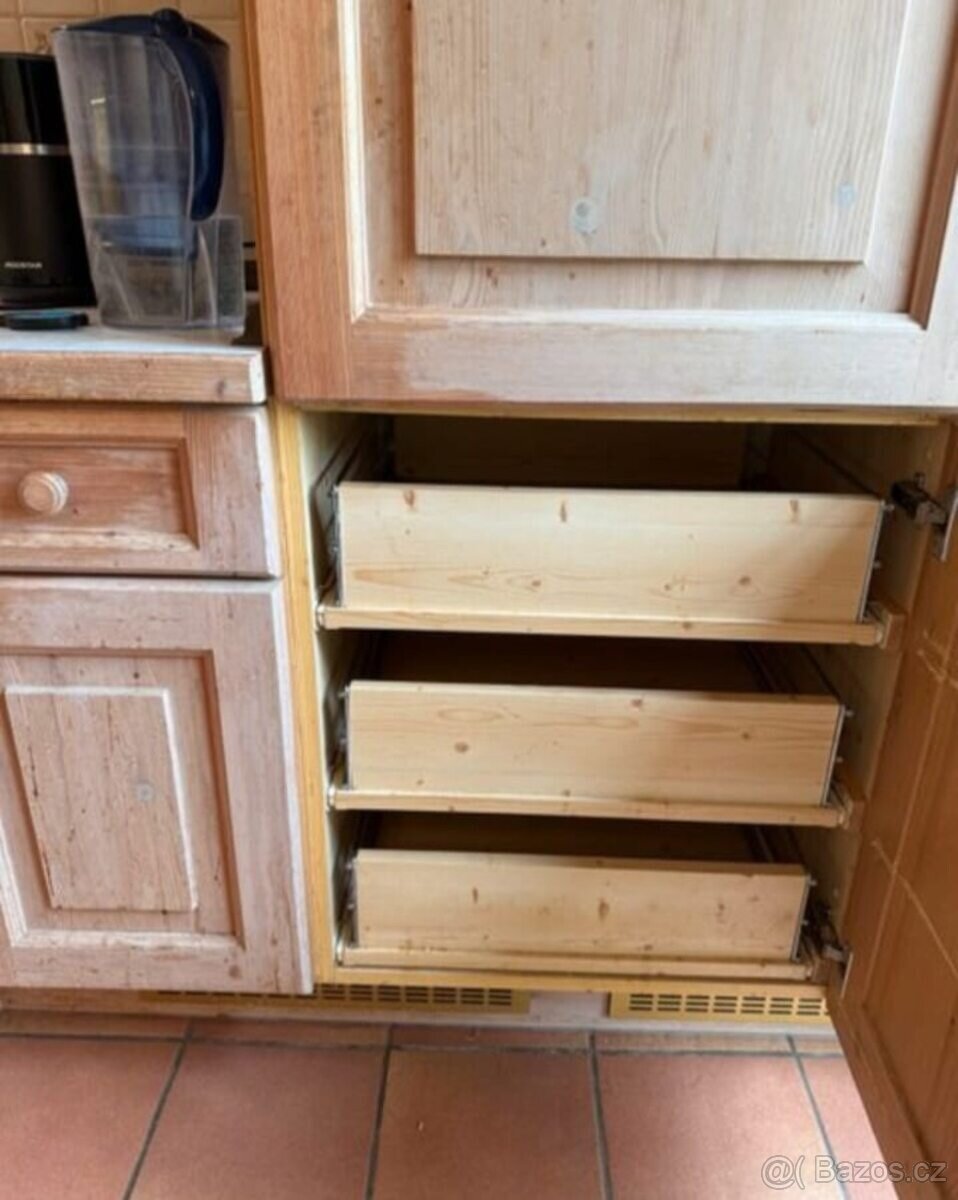 Velká kuchyně z masivu se spotřebiči,5675 - 14