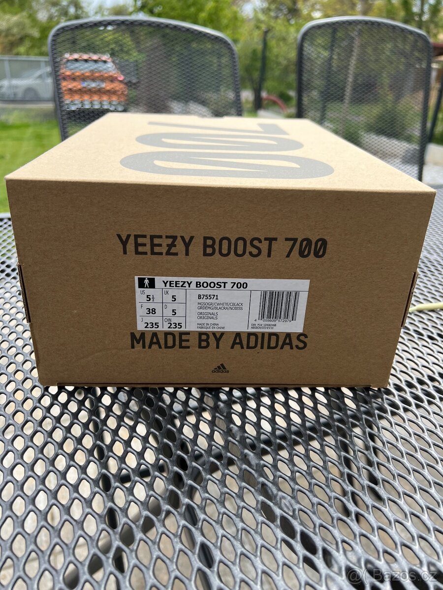 Yeezy Boost 700 - vel. 38 - 14