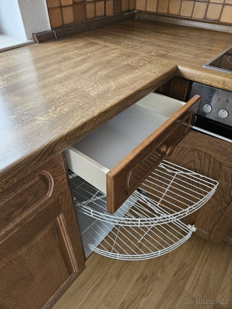 Masivní kuchyňská linka z Německa se spotřebiči - 14