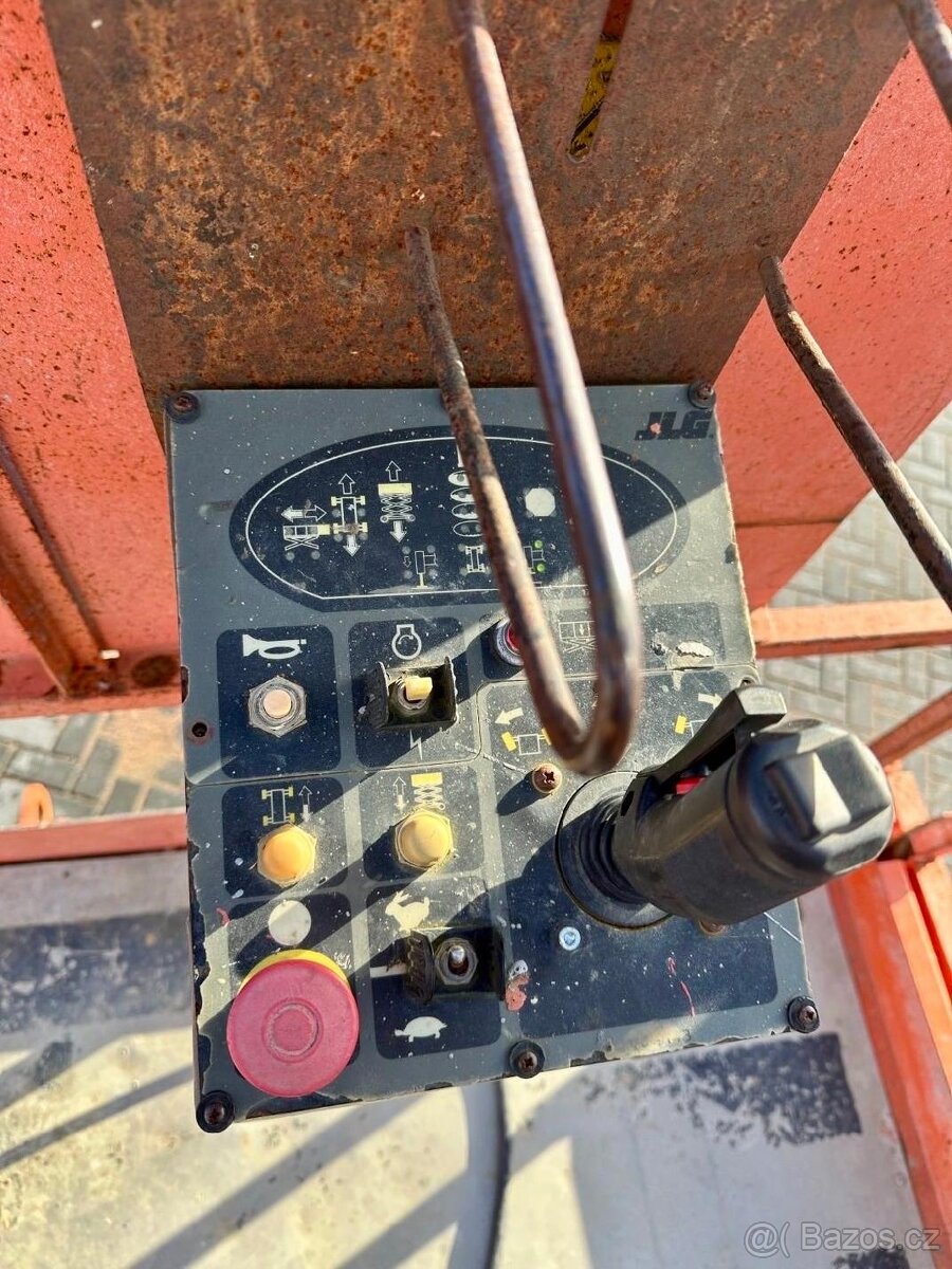 Terénní nůžková plošina JLG 3394 RT - 14