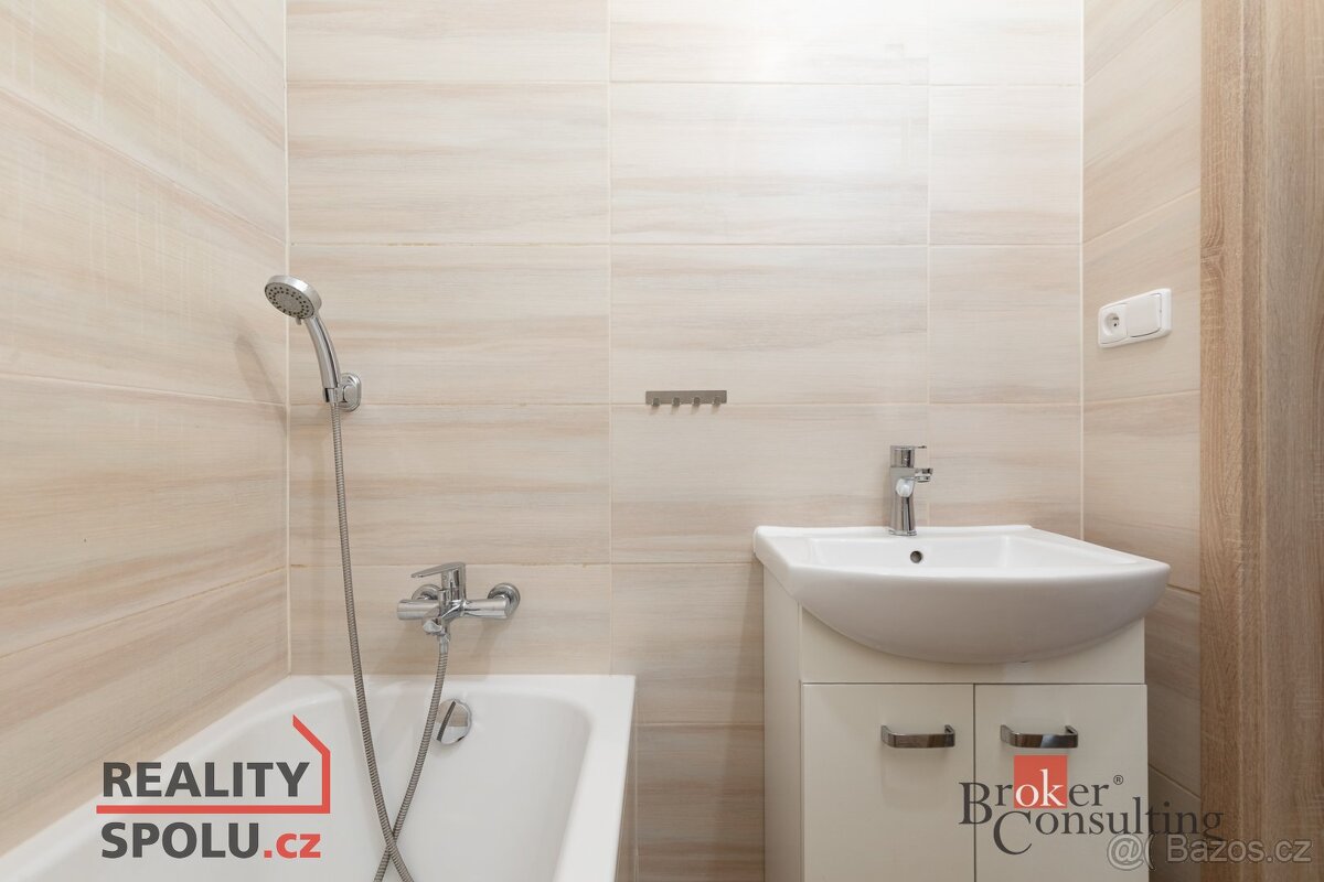 Převod dr. podílu, byty/3+1, 54 m2, Masarykova třída 854, 73 - 14