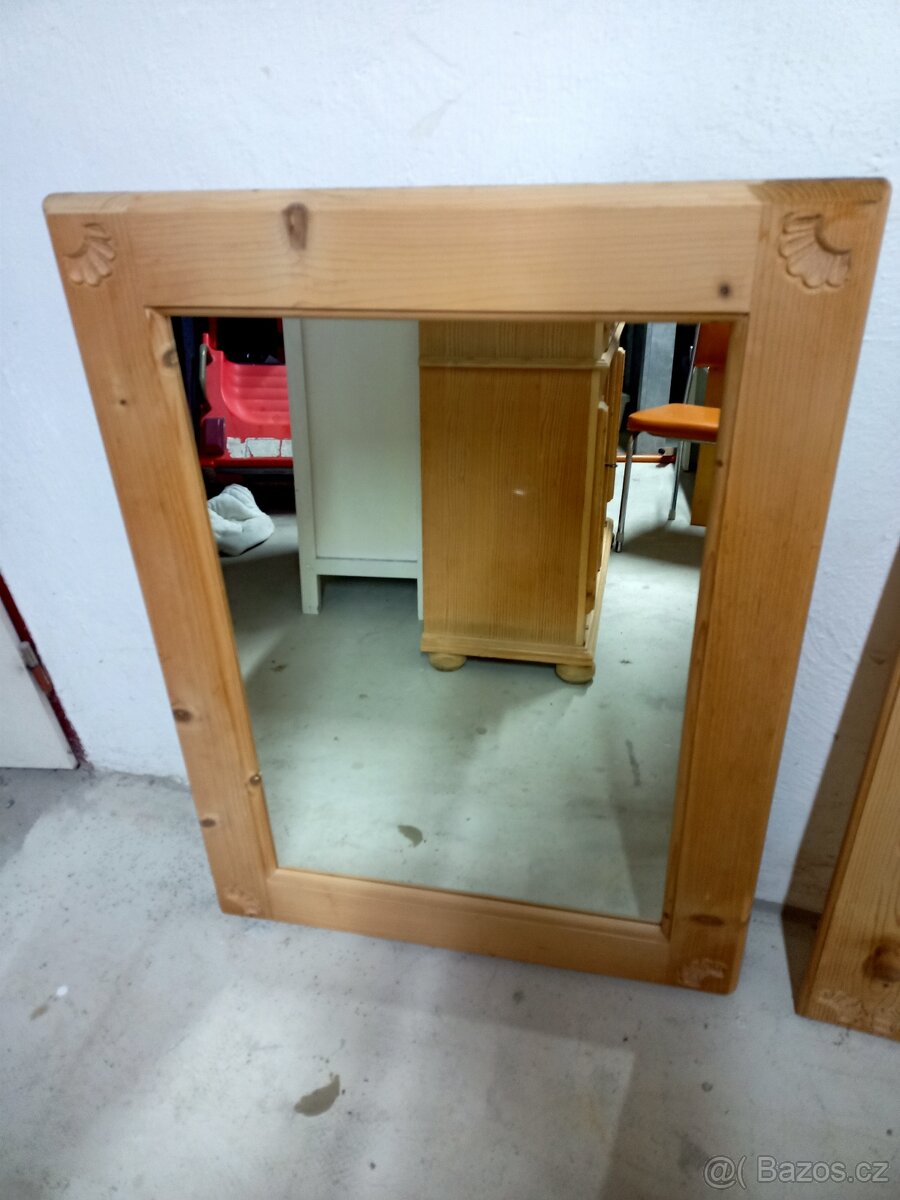 Prodám hezkou sestavu z masivu-komoda,věšák,zrcadlo. - 14