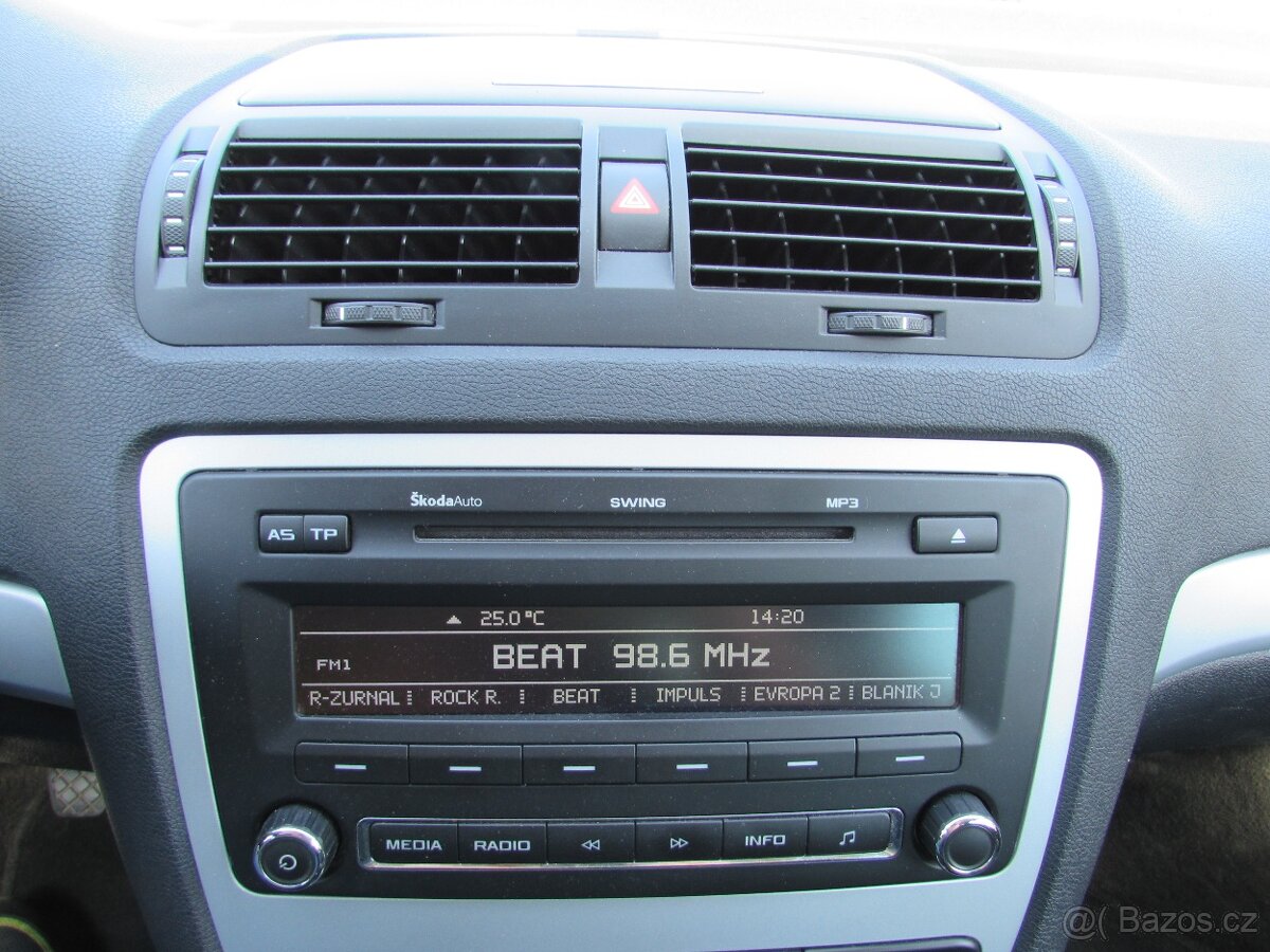 Škoda Octavia II 1.6 TDi 77kW kombi, Servisní kniha, 2.maj. - 14