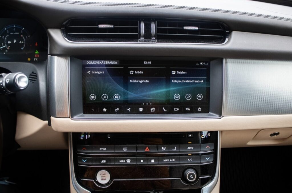 Jaguar XF 177kW (2017) - 14