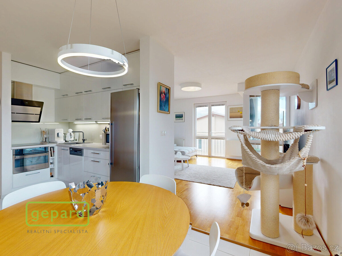 Krásné 2+kk 69,31 m2 v domě z roku 2012, lodžie, garáž, skle - 14