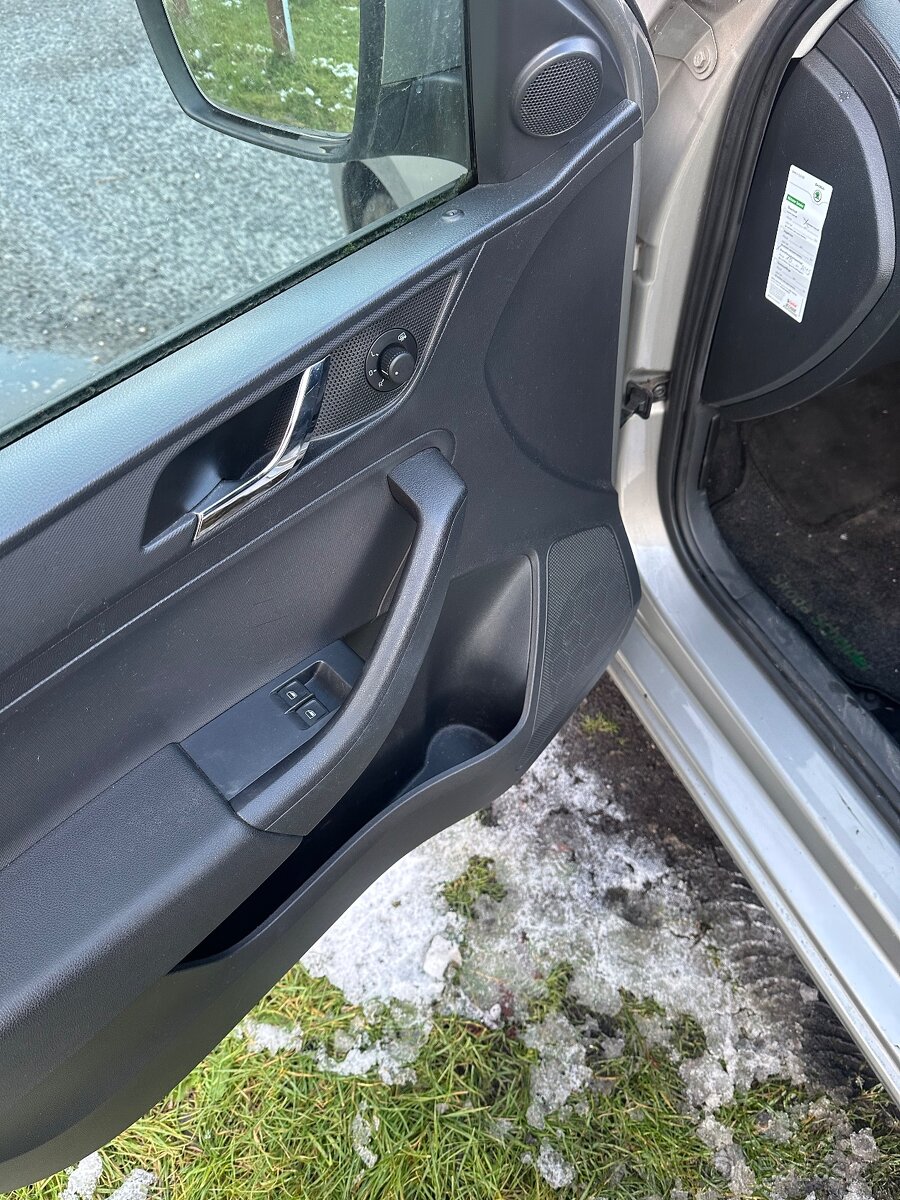 Škoda rapid 1.2 TSI-63KW-ZIMNI GUMY - 14