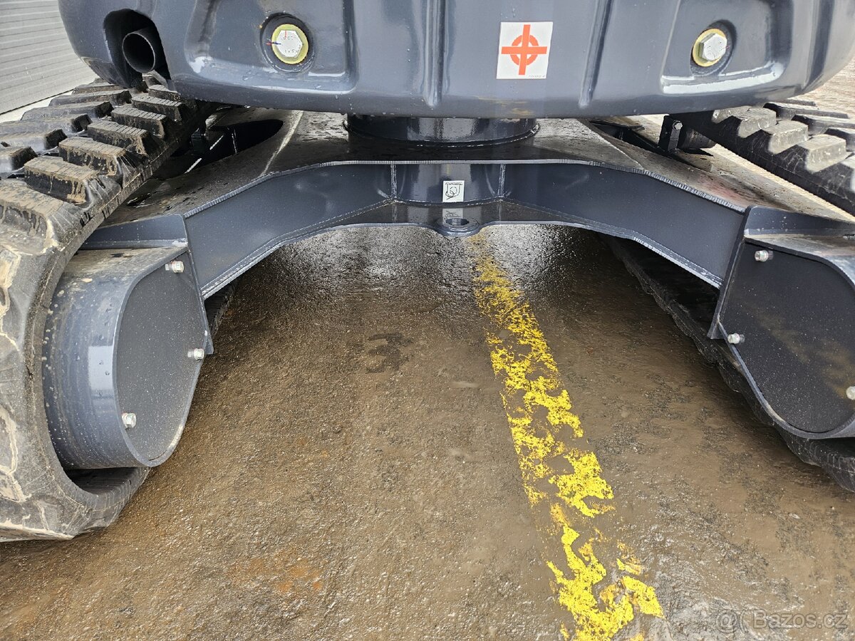 RYPADLO BAGR PÁSOVÝ 4000KG SUNWARD KUBOTA - 14