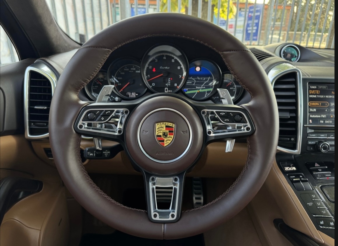 Porsche Cayenne Turbo - 14