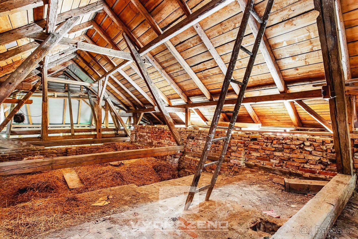 Dům (242 m2) s byty 4+kk (95,4 m2) a 3+kk (146,8 m2) v OV, Č - 14