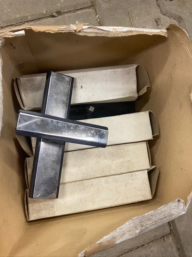 Nové kování, kliky, kukátka... - 14