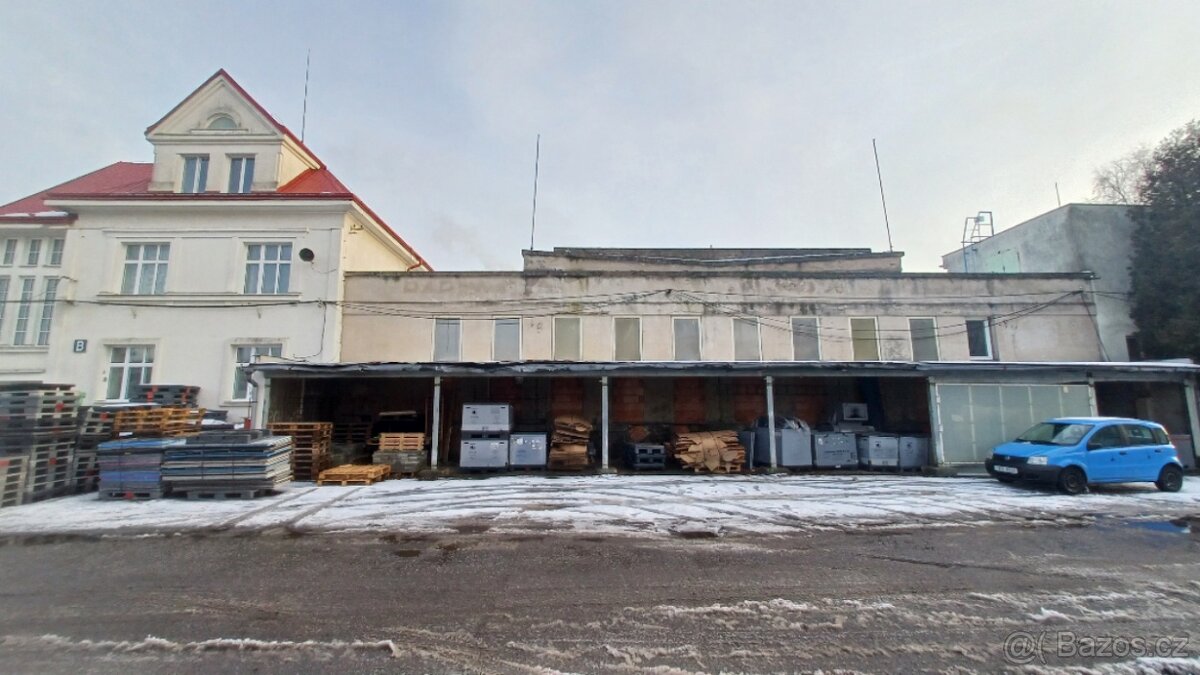 Prodej skladového prostoru 1.751m2 s vilou pro ubytování v H - 14