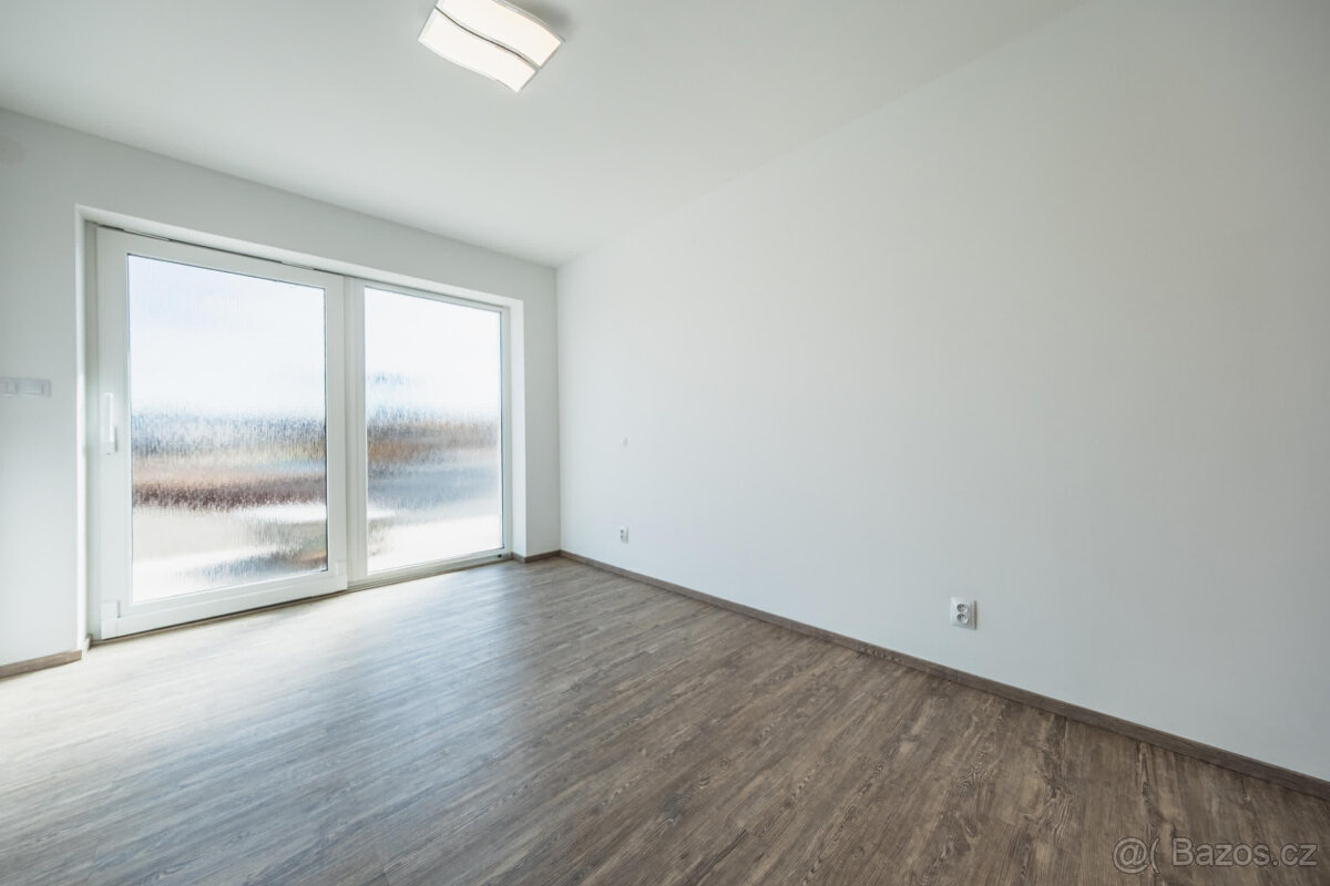 Atraktivní řadový dům 104 m2 s parkovacími místy - 14