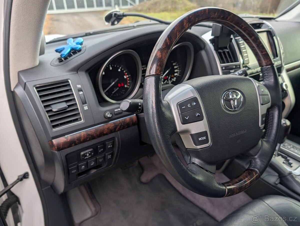 Toyota land Cruiser 200 4,5D V8 - 14