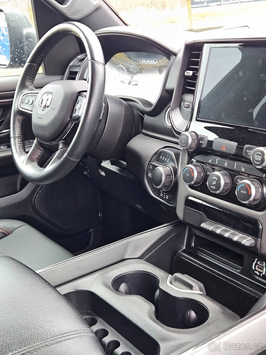 Dodge RAM 1500 5.7V8 Crew Cab r.v.2022 - 14