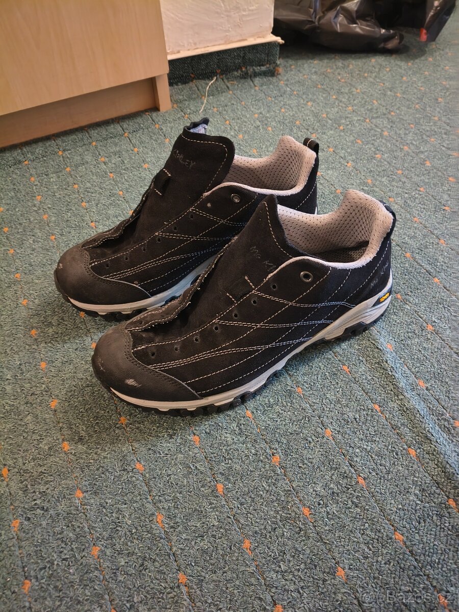 Sedm párů bot - 14