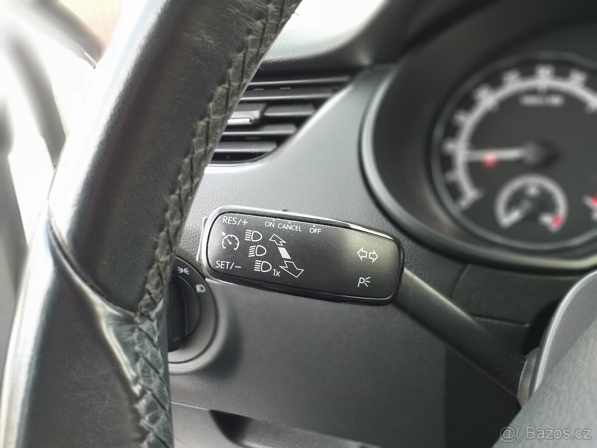 ŠKODA OCTAVIA COM III,1,6 TDi,ESP,KLIMA,ČR.SERVISKA - 14