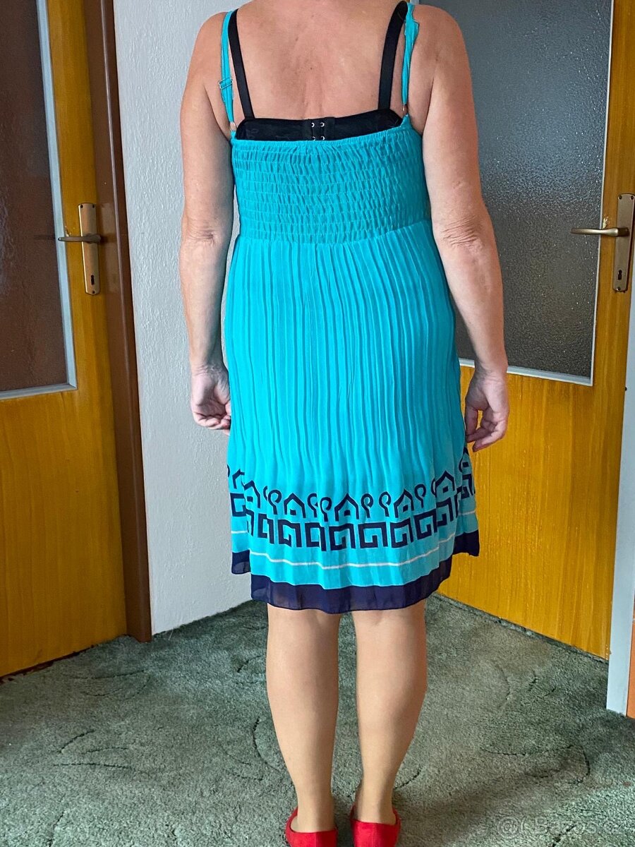 Šaty plesové a zimní - 14