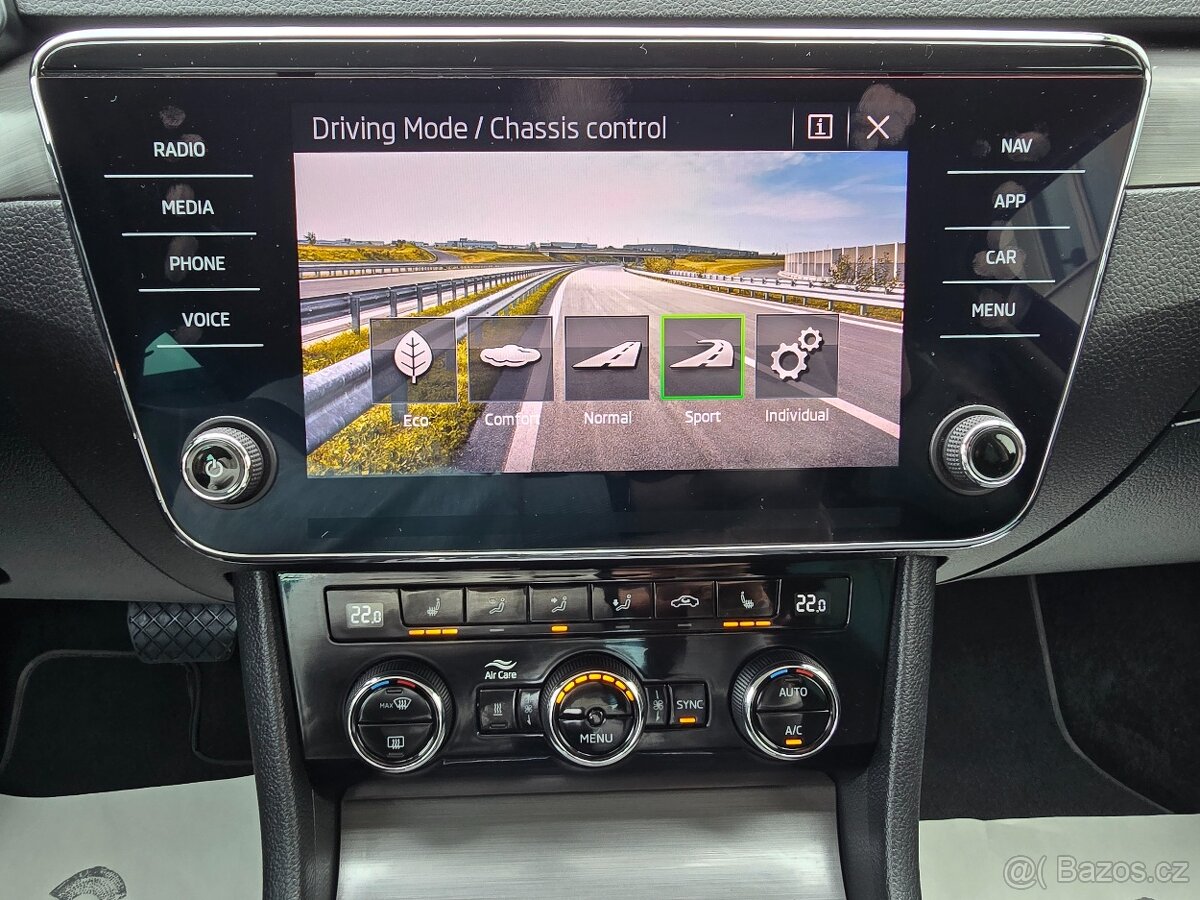 SUPERB 3 2,0TSI 200kW 4x4 DSG STYLE WEBASTO KAMERA NAVI -DPH - 14