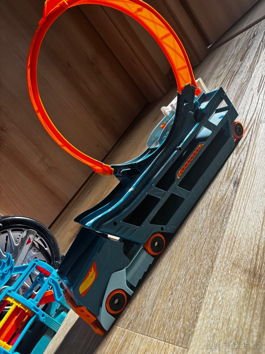 Hot Wheels sada (el. autodráha + hrací foplňk - 14