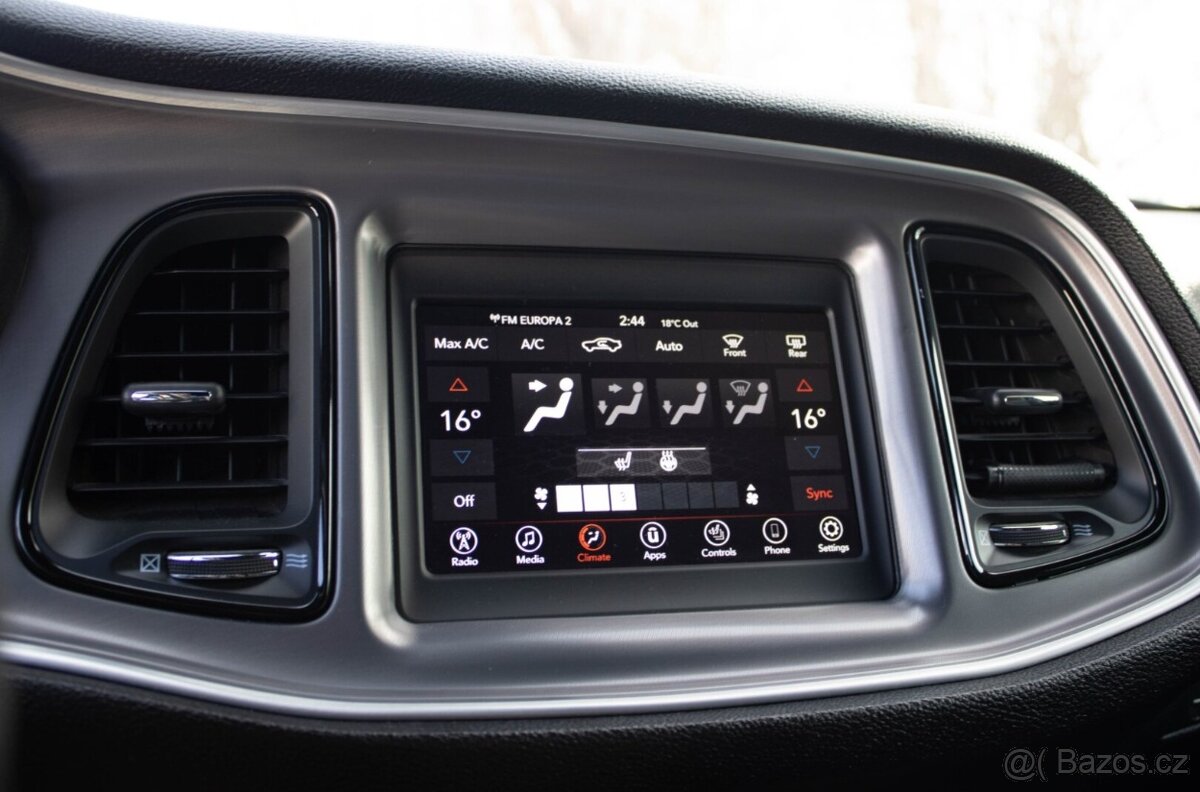Dodge Challenger 5,7 HEMI RT - 14