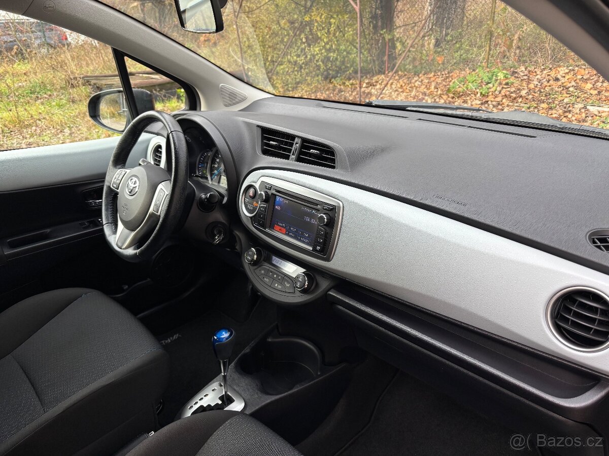 Toyota Yaris, 1.5 Hybrid PLNÝ SERVIS TOYOTA NEHAVAROVANÉ - 14