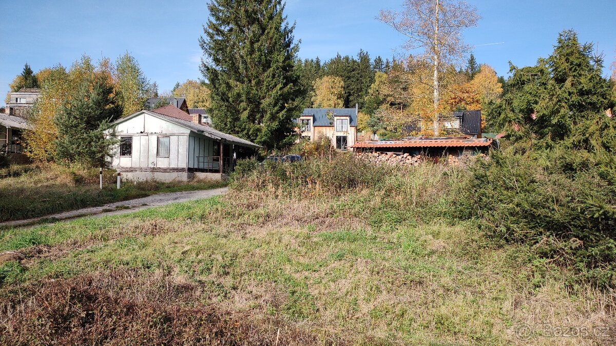 Prodej stavebního pozemku 900 m² s výhledem na jezero - 14