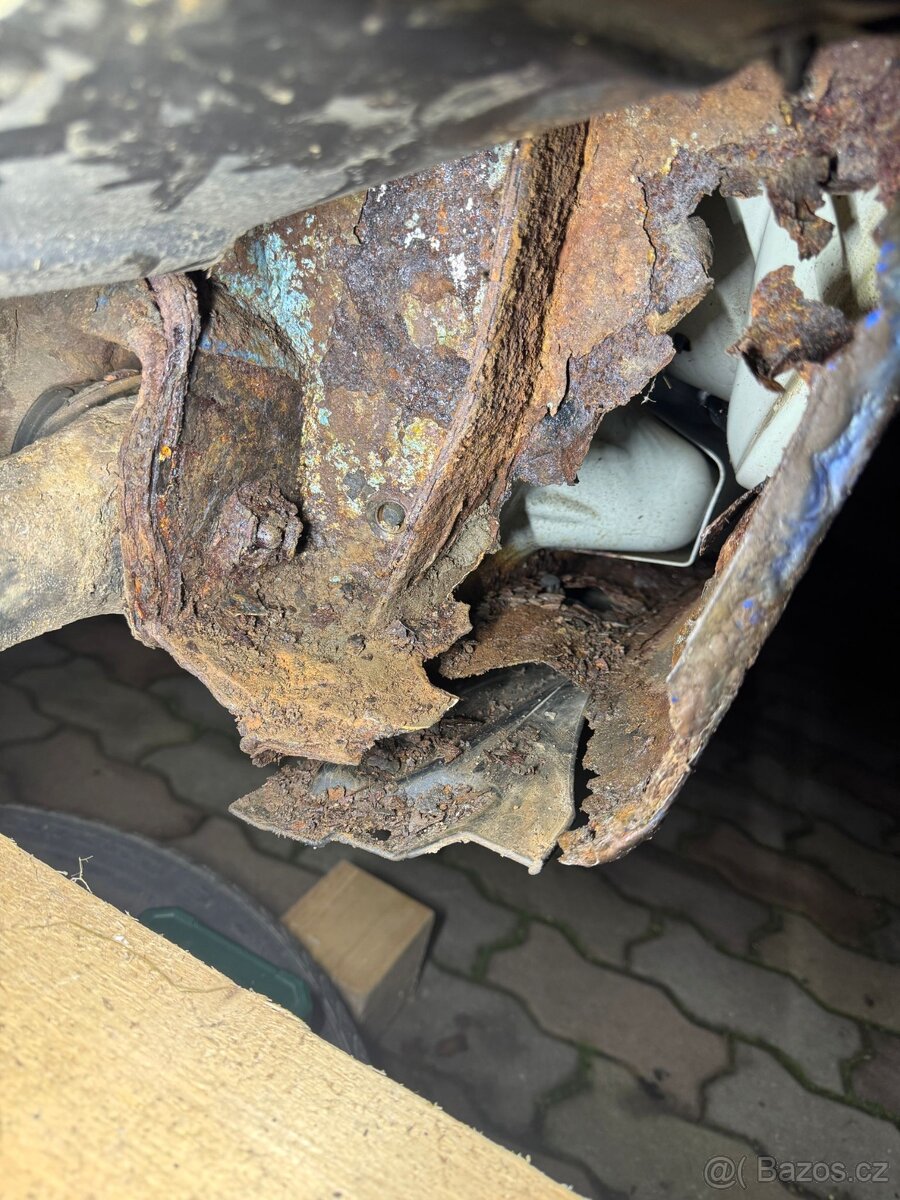 Suzuki Swift 1.5i 102PS A/T Comfort - koroze - 14