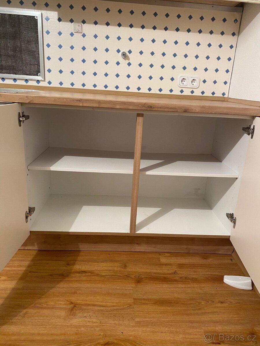 Moderní kuchyňská linka bez spotřebičů - 14