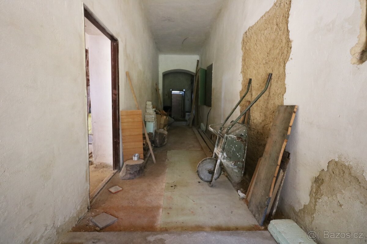 Prodej komerčního objektu Klokočov - 14