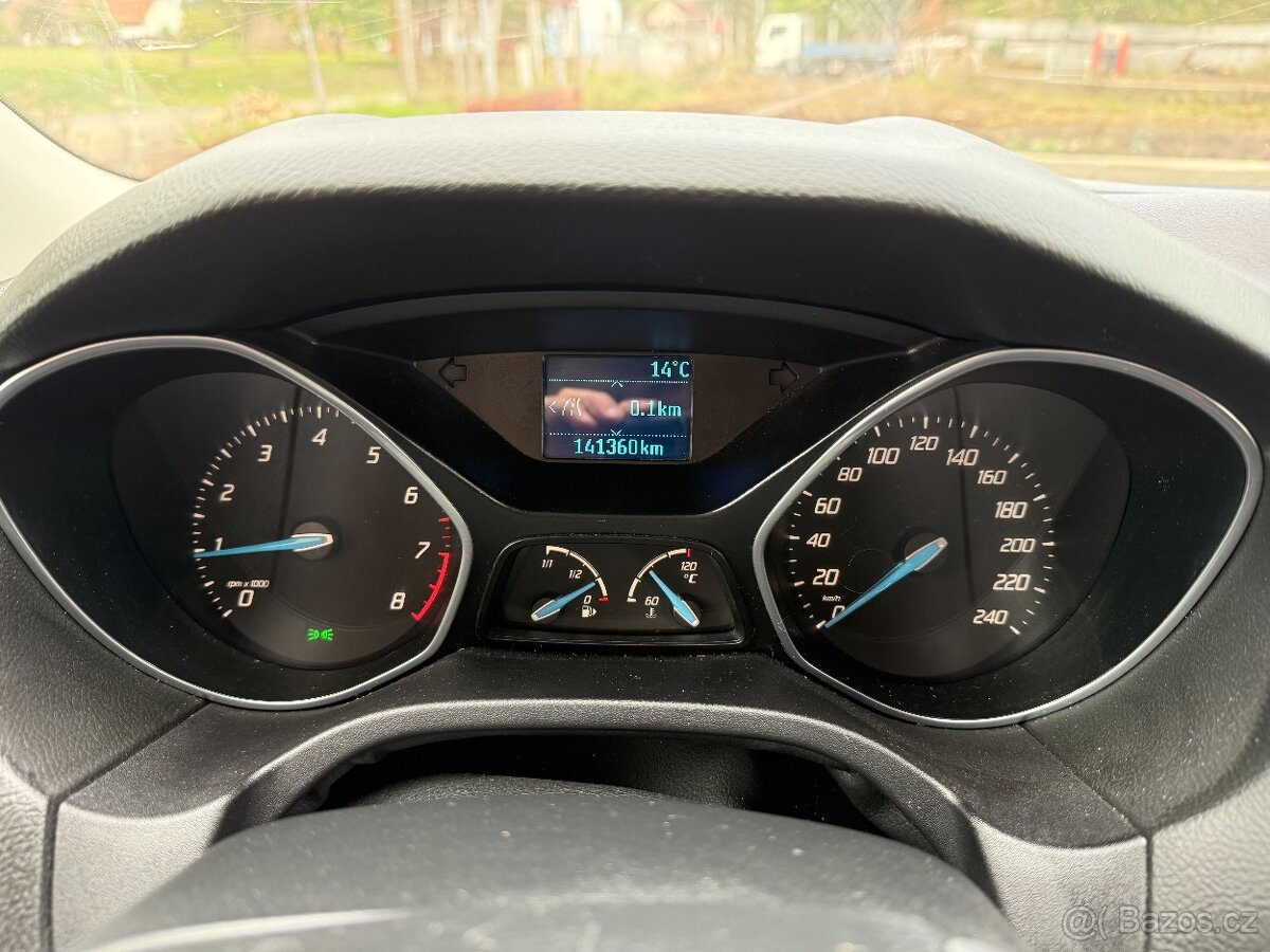 Ford Focus MK3 1.6i Benzín 77kw 2012 Serviska Nová STK DOVOZ - 14