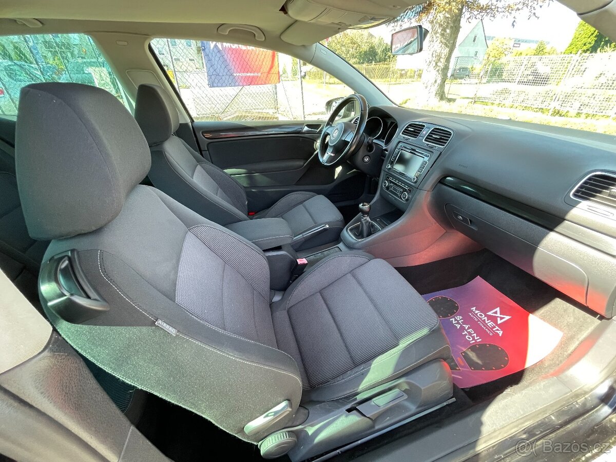 VW Golf 1.6 MPi Senzory, ALU, Výhřev Sedadel - 14