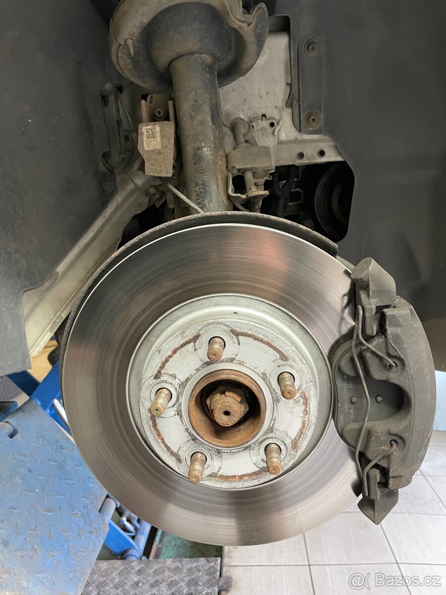 Ford Focus MK3 kombi 1.6 110kW benzín, výhřev sedaček a skla - 14