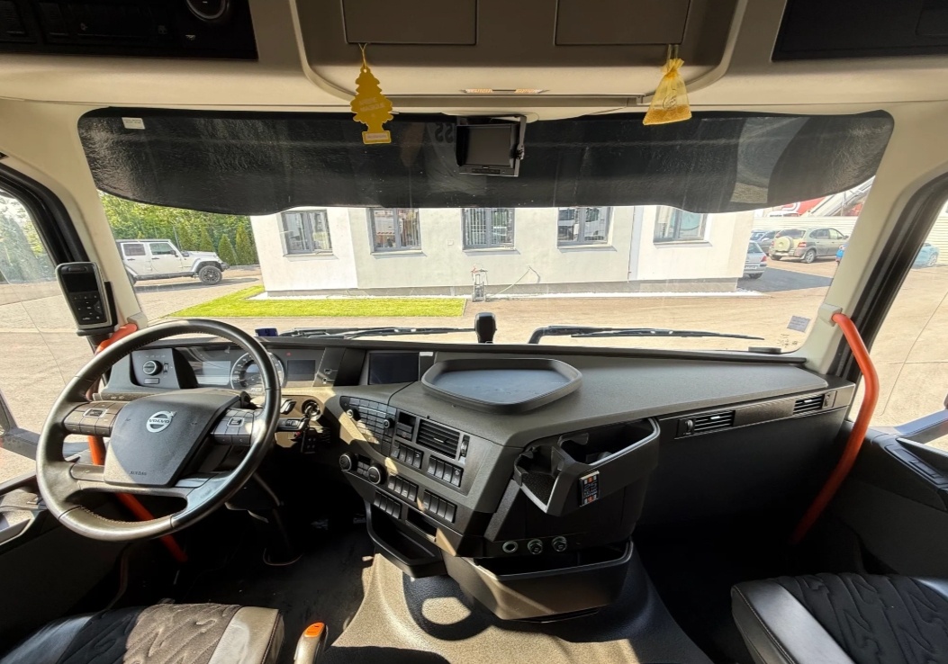 Volvo FH16 660 6x2 E6 - souprava skříň - 14