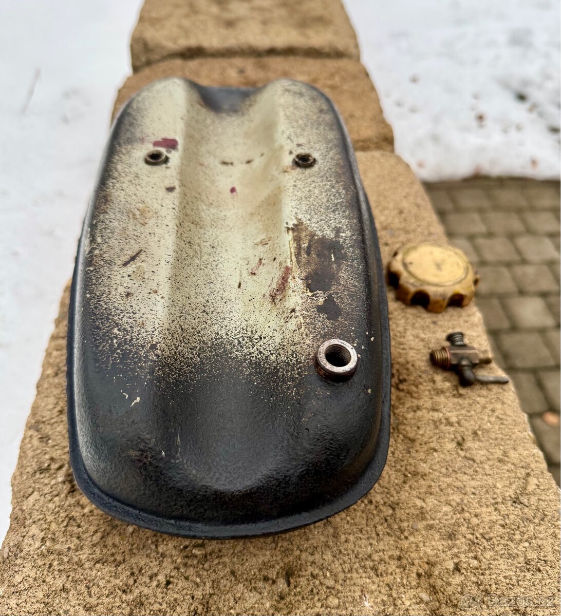 Stadion S11 - nádrž s víčkem - 14