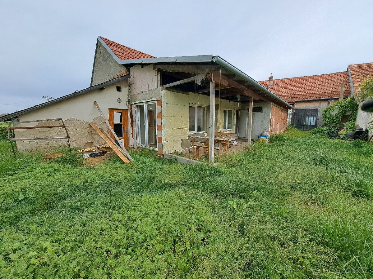 Prodej RD 6+kk Drnholec o 298 m2 před dokončením rekonstrukc - 14