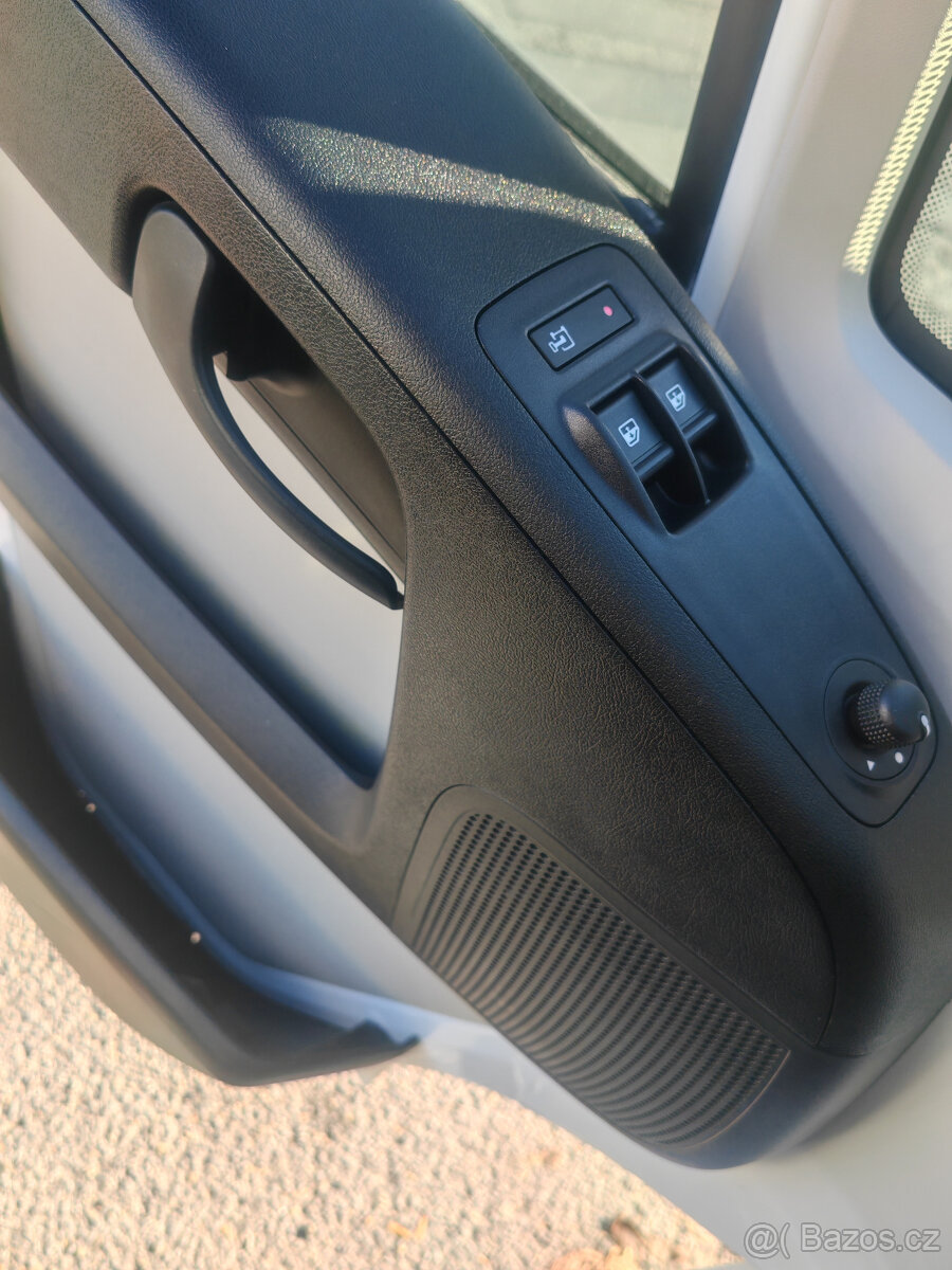 Peugeot Boxer 2.0 HDI 96Kw 2019 Luxusní stav TZ 2,5t 3 mista - 14